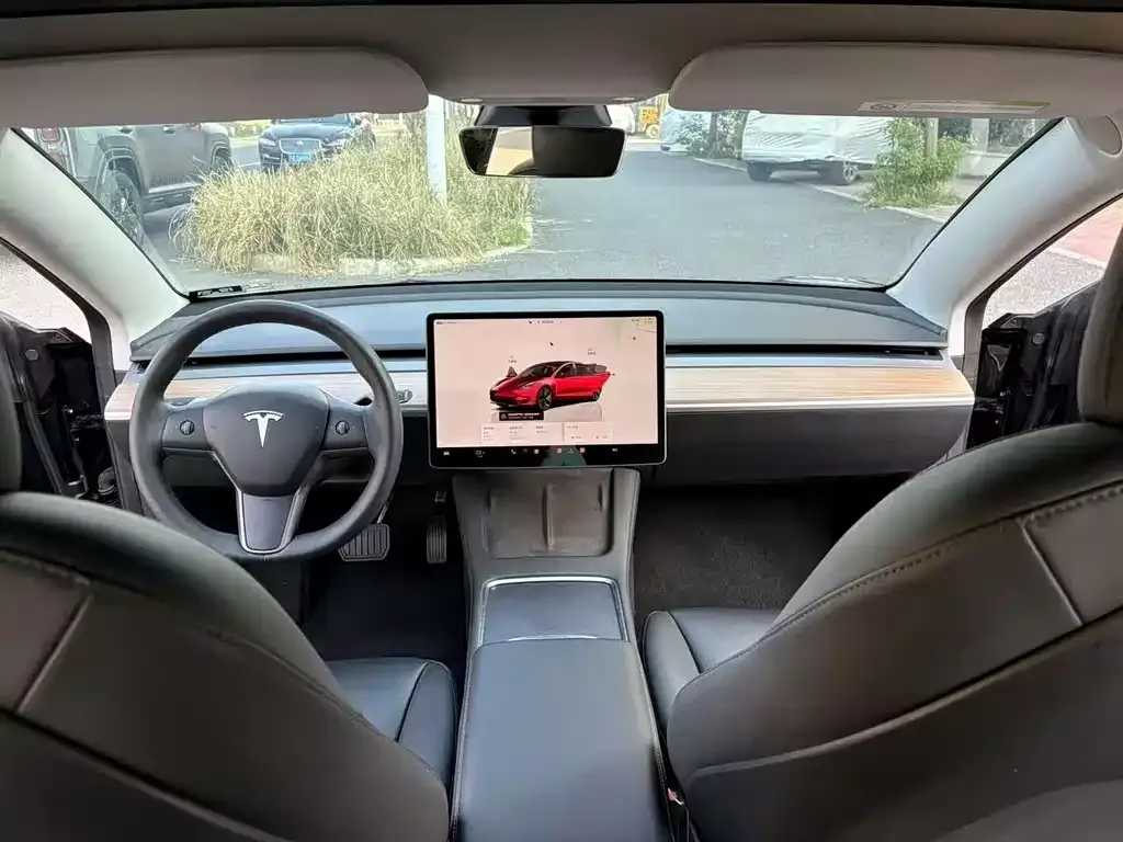 Tesla Model 3 — фото 4