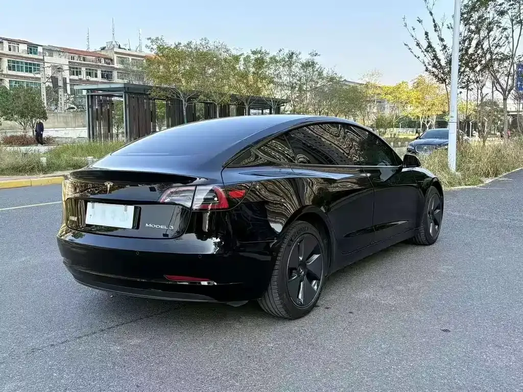 Tesla Model 3 — фото 7