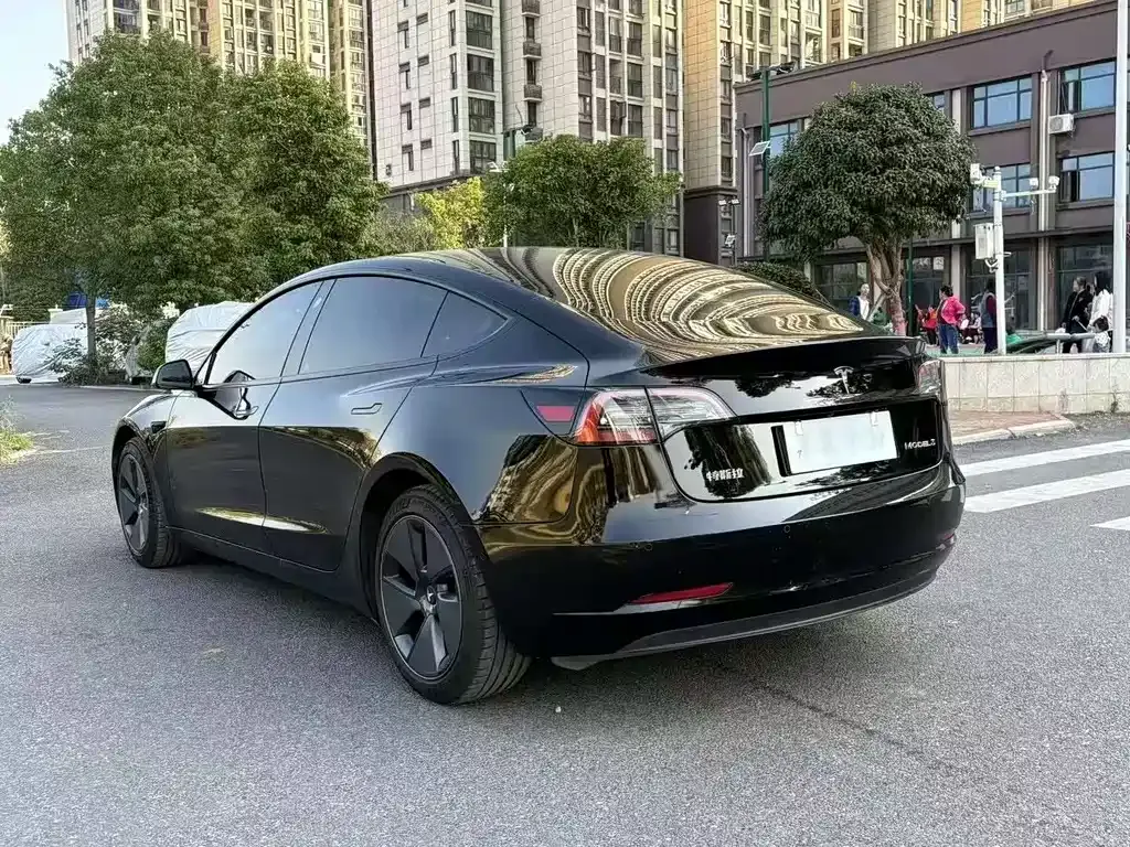 Tesla Model 3 — фото 10