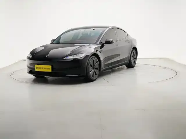 Tesla Model 3 — фото 1