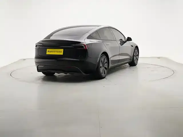 Tesla Model 3 — фото 2