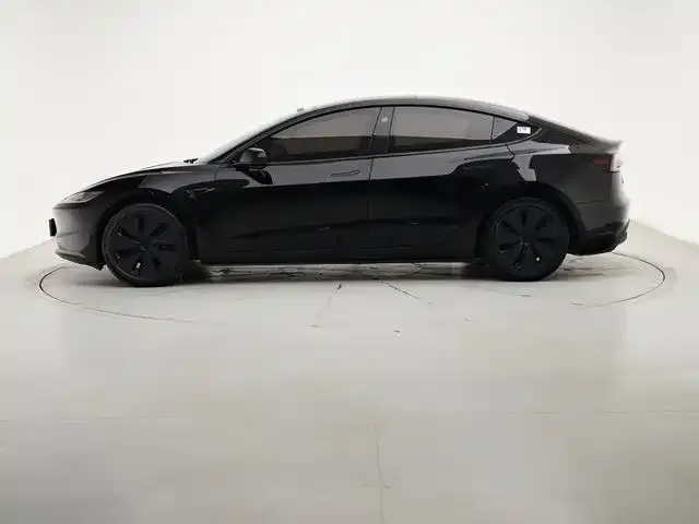 Tesla Model 3 — фото 10