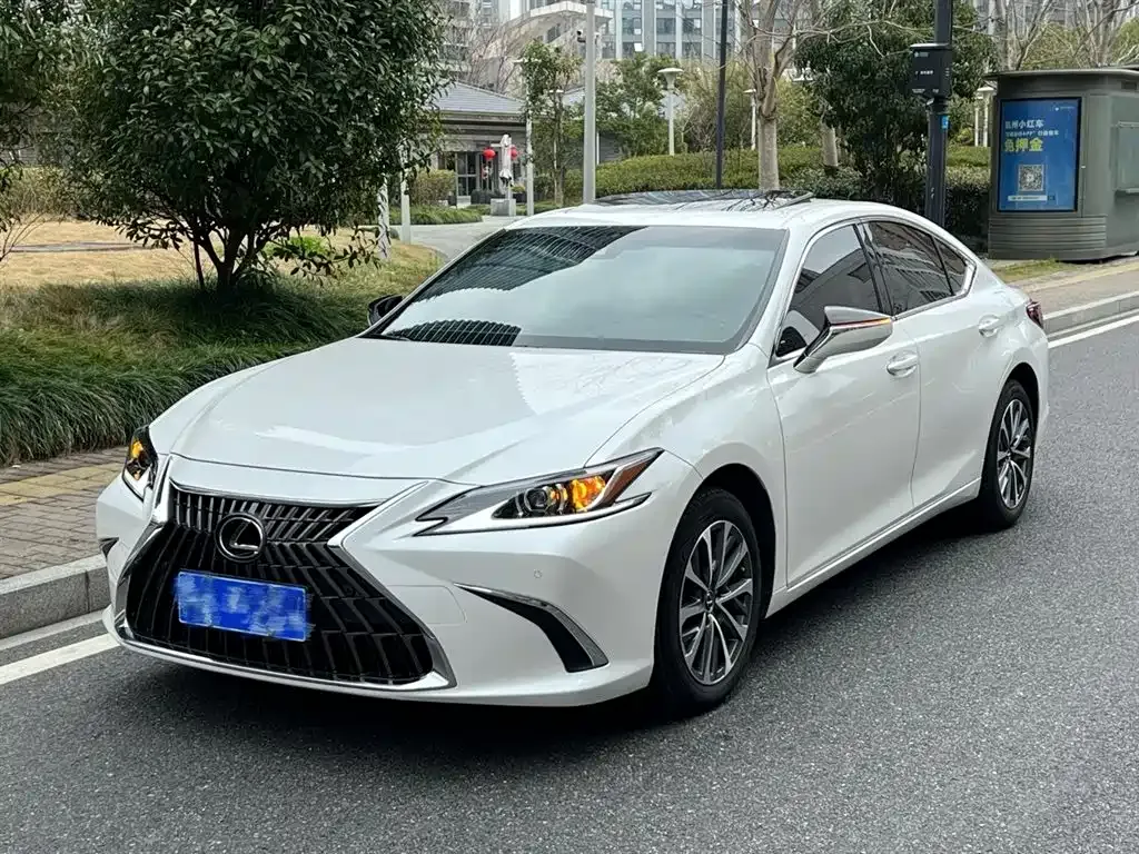 Lexus ES — фото 1