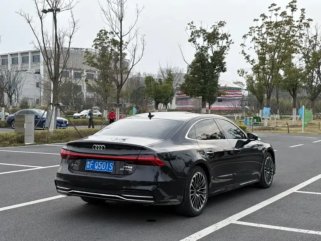 Audi A7L — фото 8