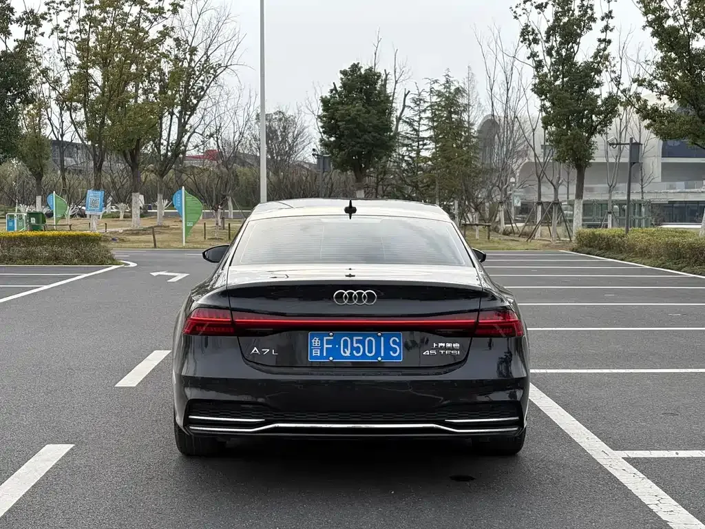 Audi A7L — фото 10