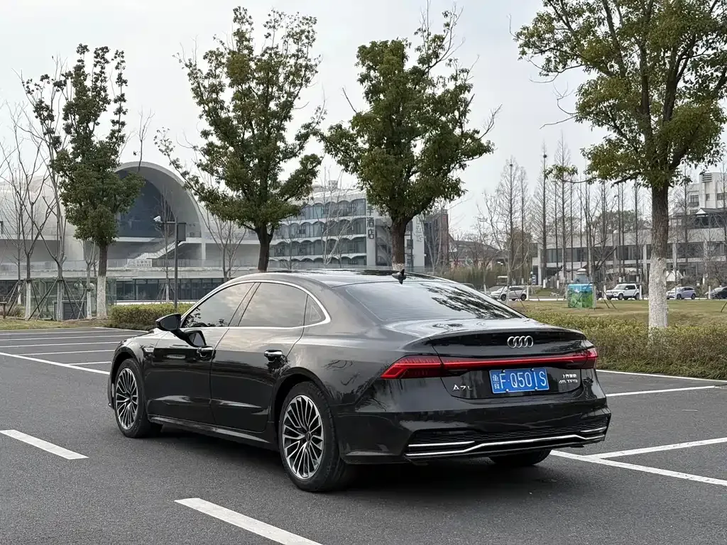 Audi A7L — фото 5
