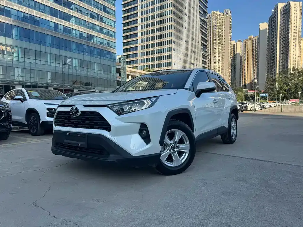 Toyota RAV4 2024 из CN, фото 1