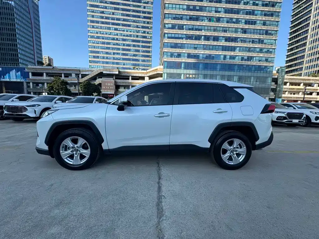 Toyota RAV4 2024 из CN, фото 4