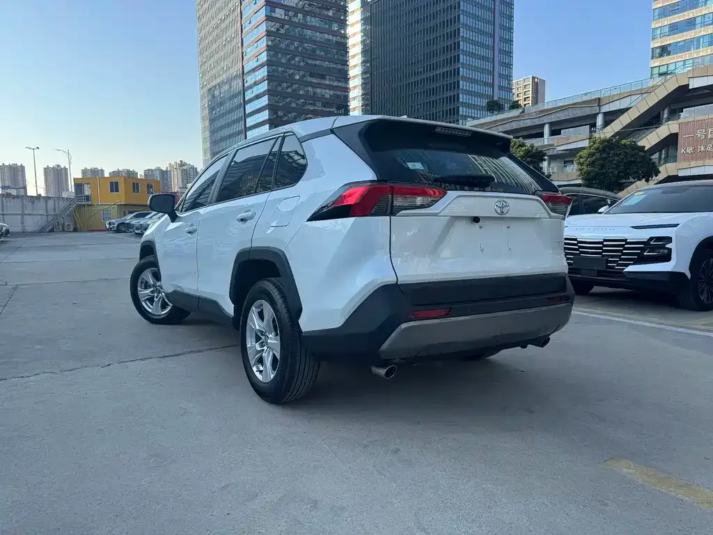 Toyota RAV4 2024 из CN, фото 7