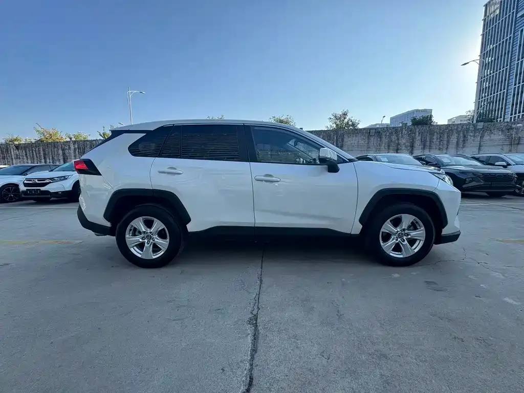 Toyota RAV4 2024 из CN, фото 6