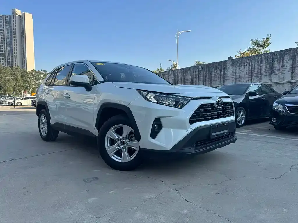 Toyota RAV4 2024 из CN, фото 5