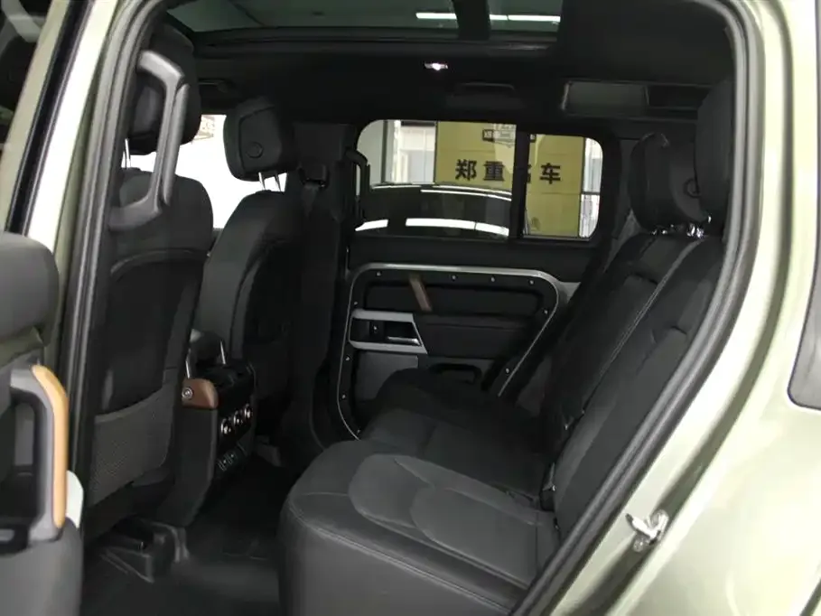 Land Rover Defender — фото 10