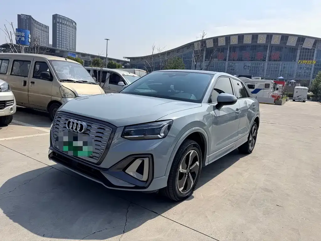 Audi Q2L e-tron — фото 3