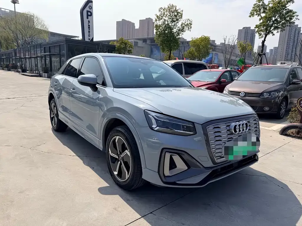 Audi Q2L e-tron — фото 9