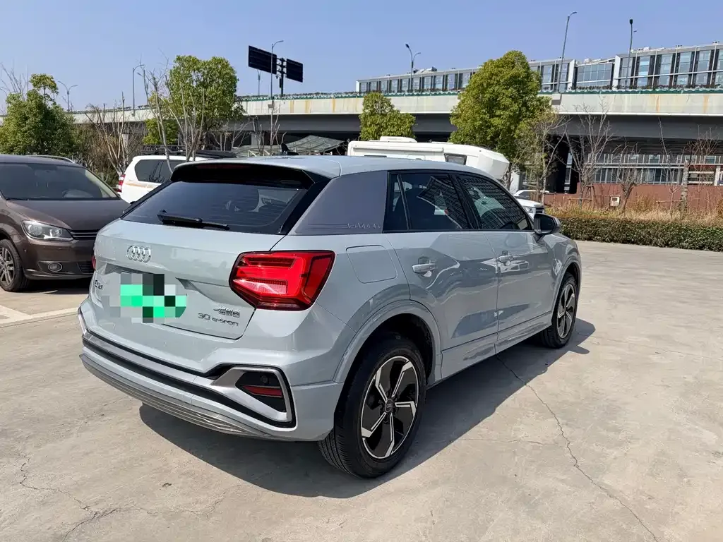 Audi Q2L e-tron — фото 8