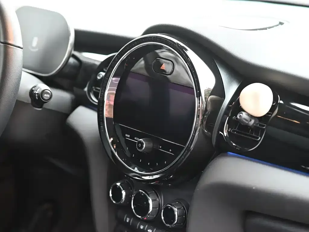 MINI Cooper (3-door) 2023 из CN, фото 9