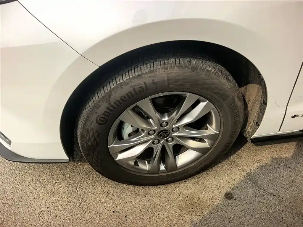 Toyota Sienna — фото 10