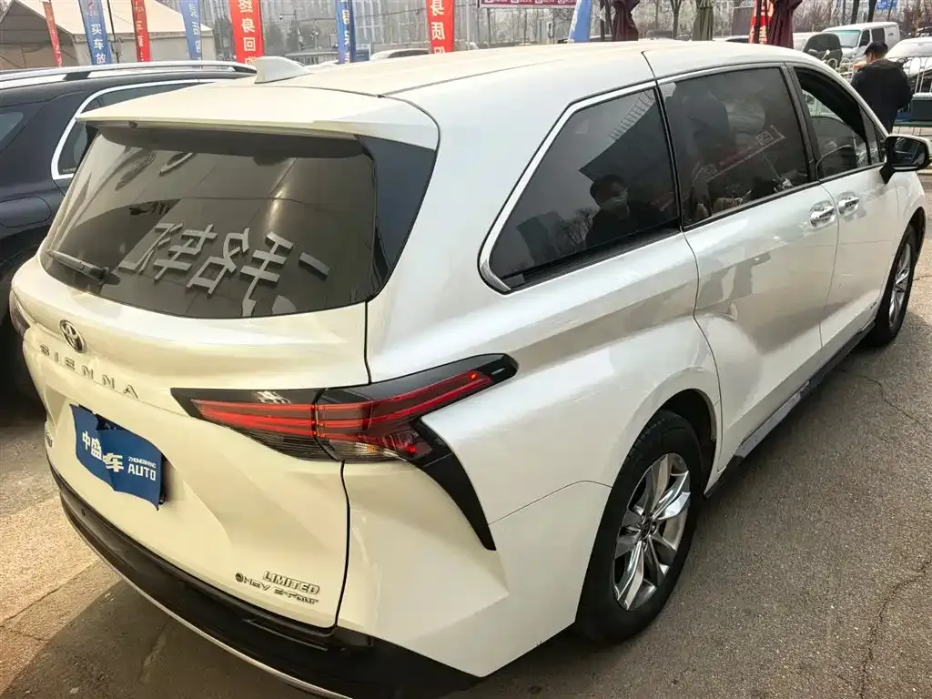 Toyota Sienna — фото 9