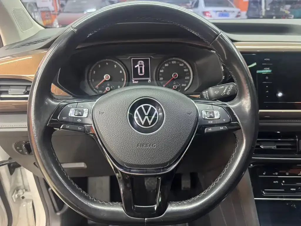 Volkswagen Tharu — фото 2