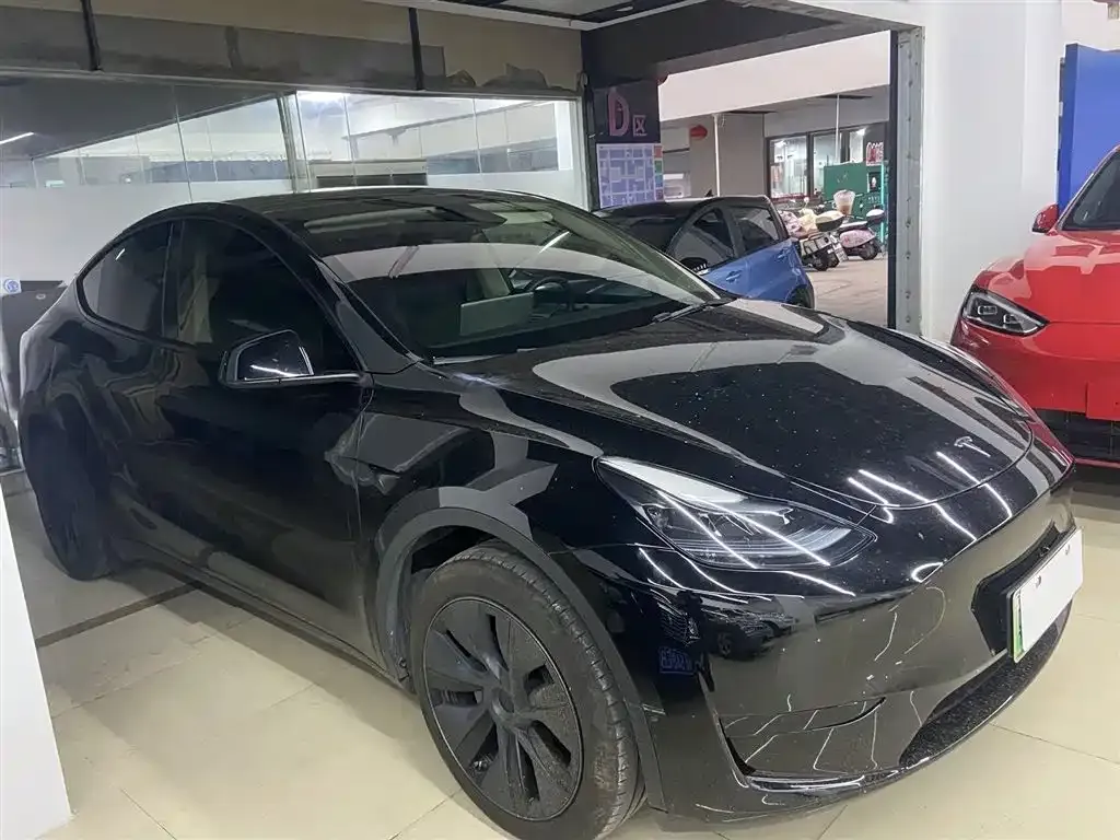 Tesla Model Y — фото 8