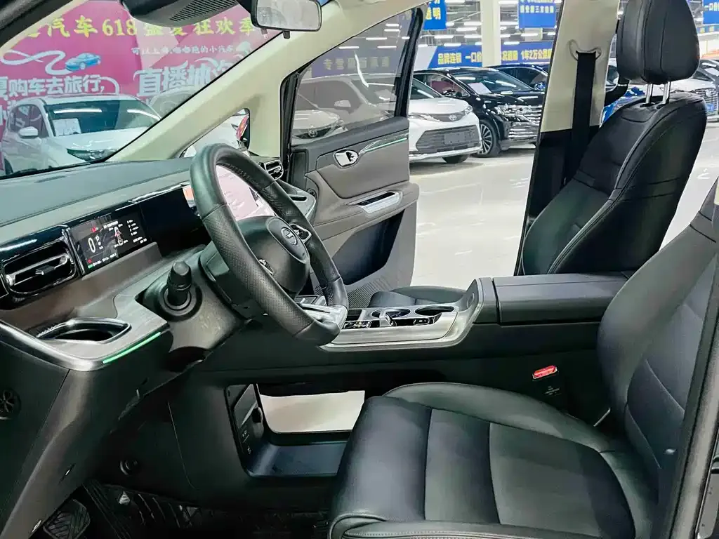 GAC Motor E8 Hybrid — фото 7