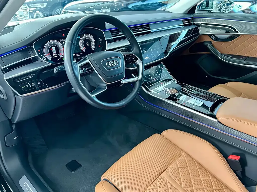 Audi A8 — фото 8