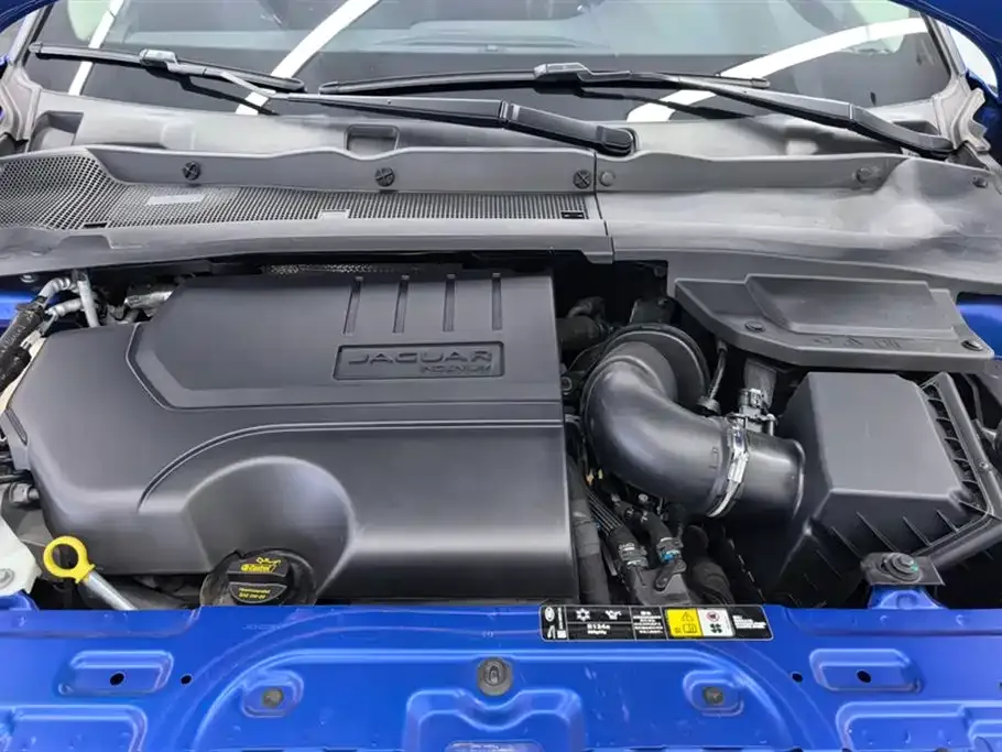 Jaguar E-PACE — фото 10