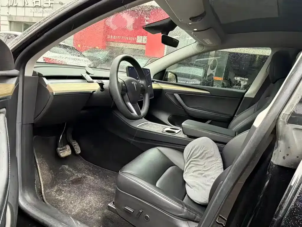 Tesla Model Y — фото 6
