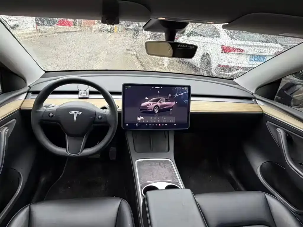 Tesla Model Y — фото 5