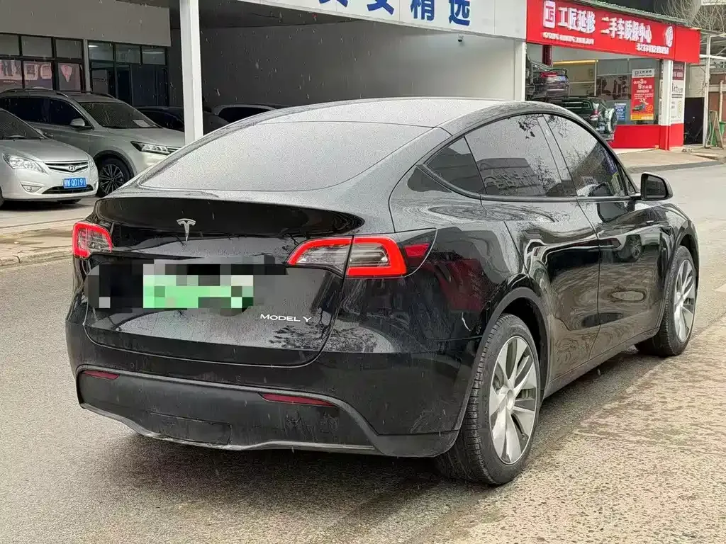 Tesla Model Y — фото 8