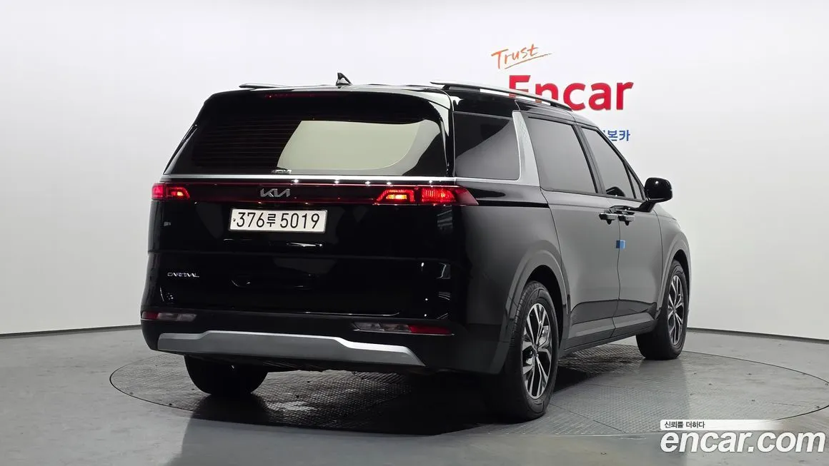 Kia Carnival — фото 10
