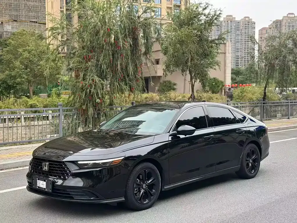 Honda Accord — фото 1