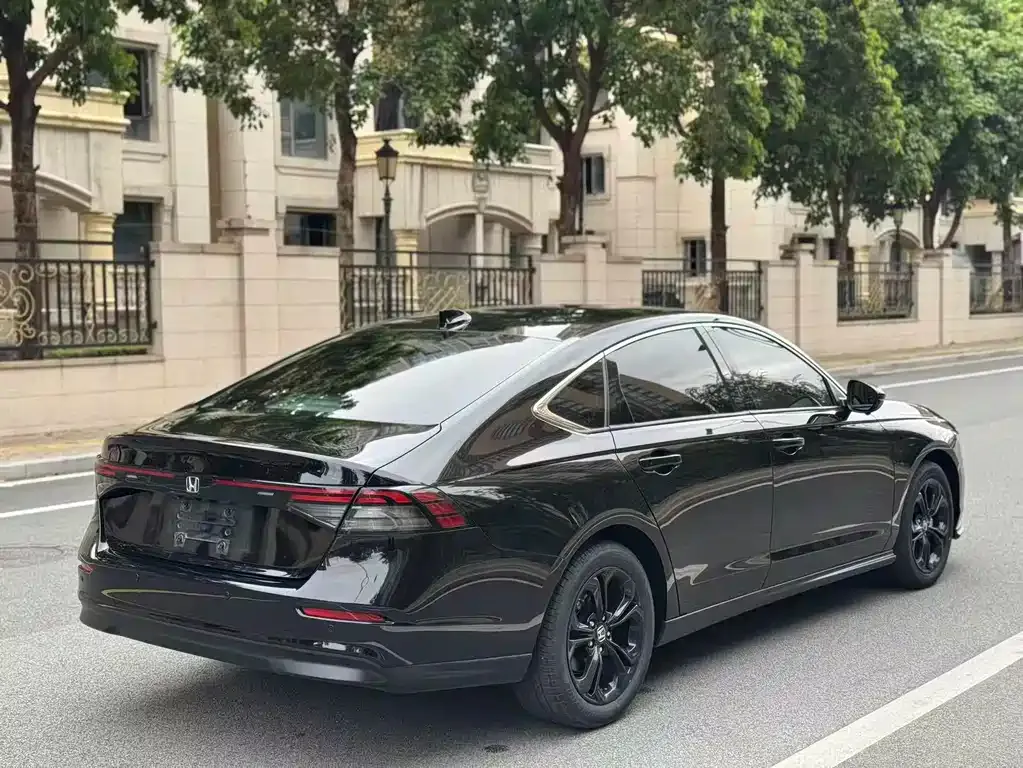 Honda Accord — фото 8