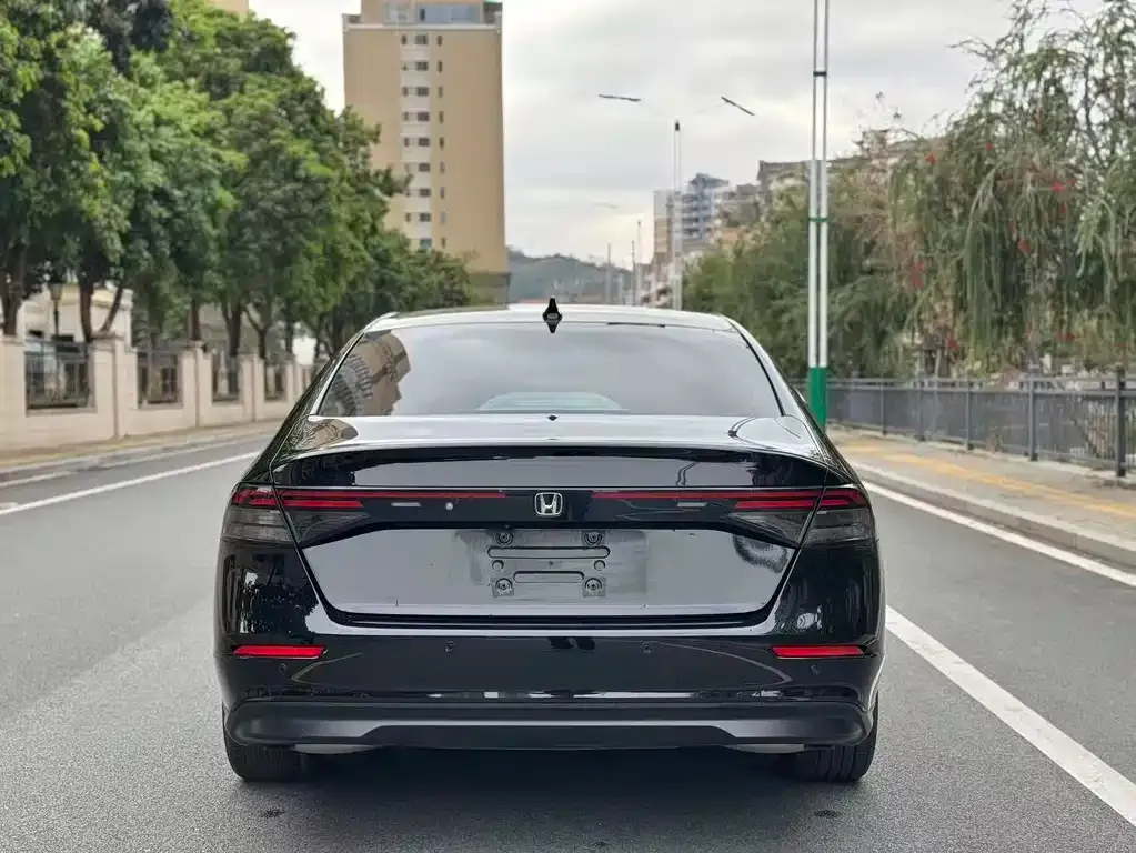 Honda Accord — фото 7