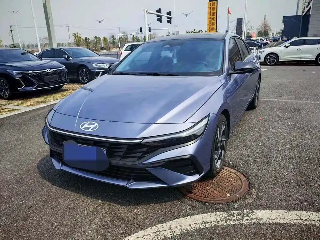 Hyundai Elantra — фото 1