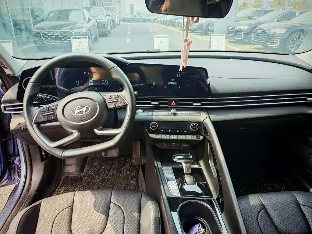 Hyundai Elantra — фото 4