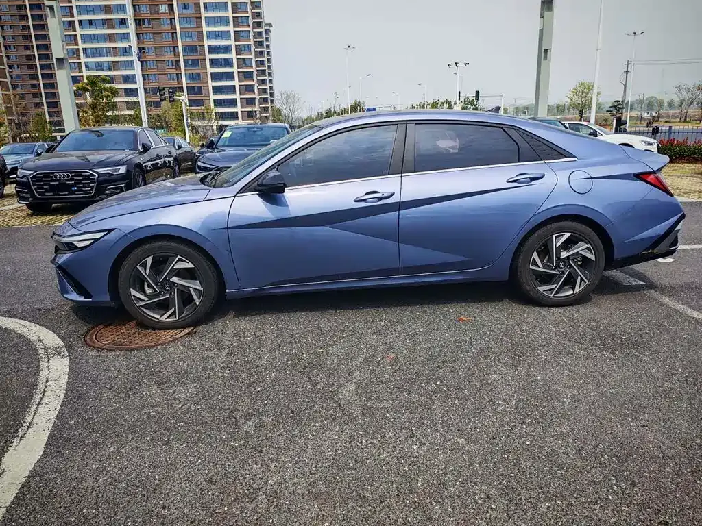 Hyundai Elantra — фото 8