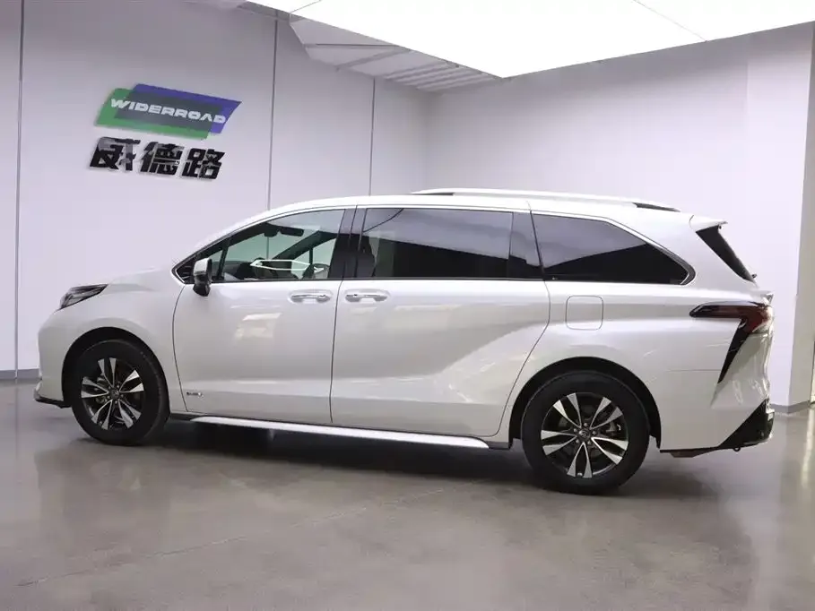 Toyota Granvia — фото 3