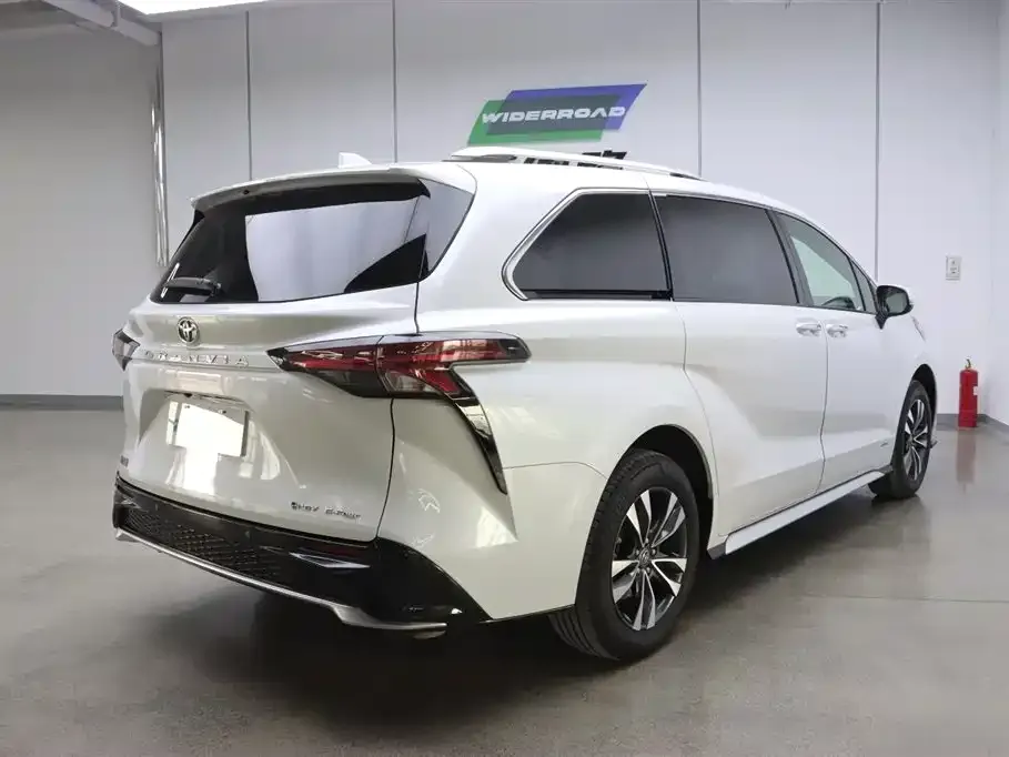 Toyota Granvia — фото 4