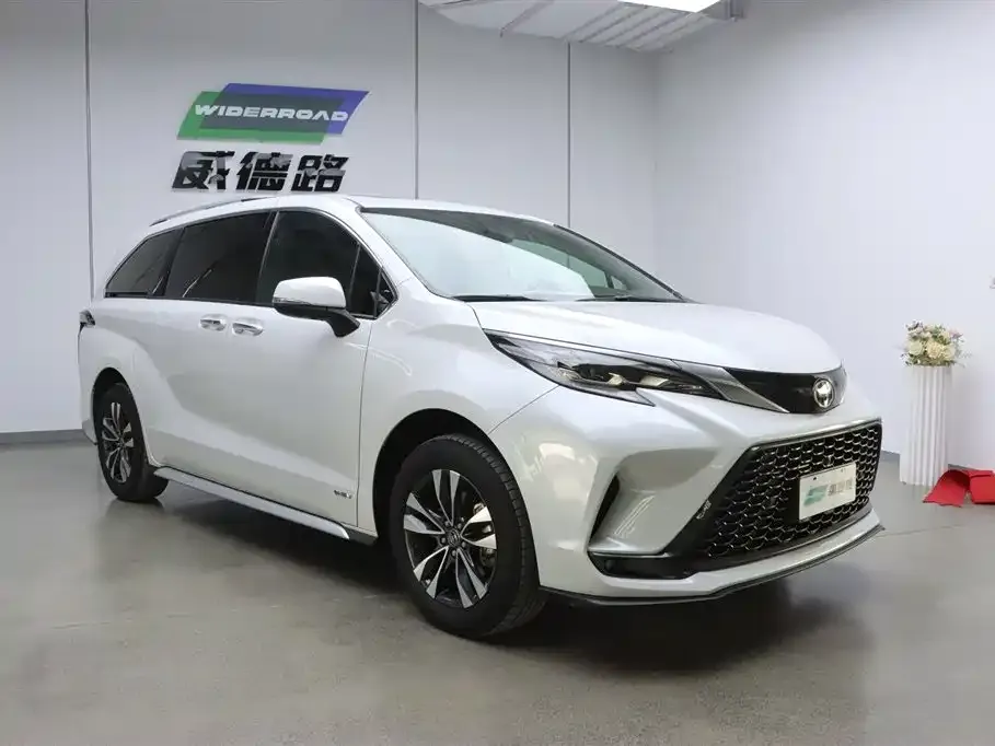 Toyota Granvia — фото 10