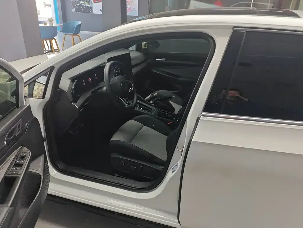 Volkswagen Golf 2024 из CN, фото 4