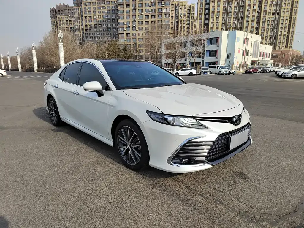 Toyota Camry — фото 8