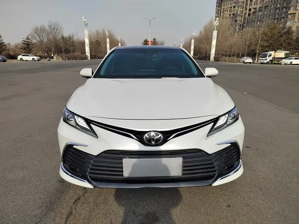 Toyota Camry — фото 5