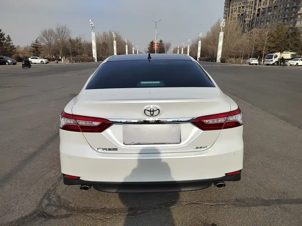 Toyota Camry — фото 6