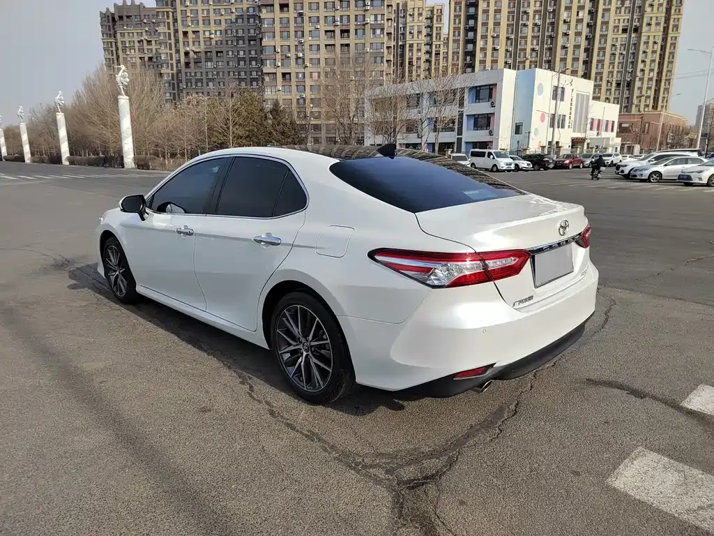 Toyota Camry — фото 10