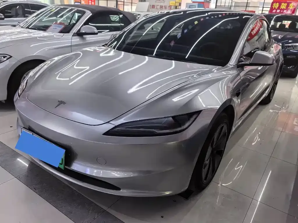 Tesla Model 3 — фото 1