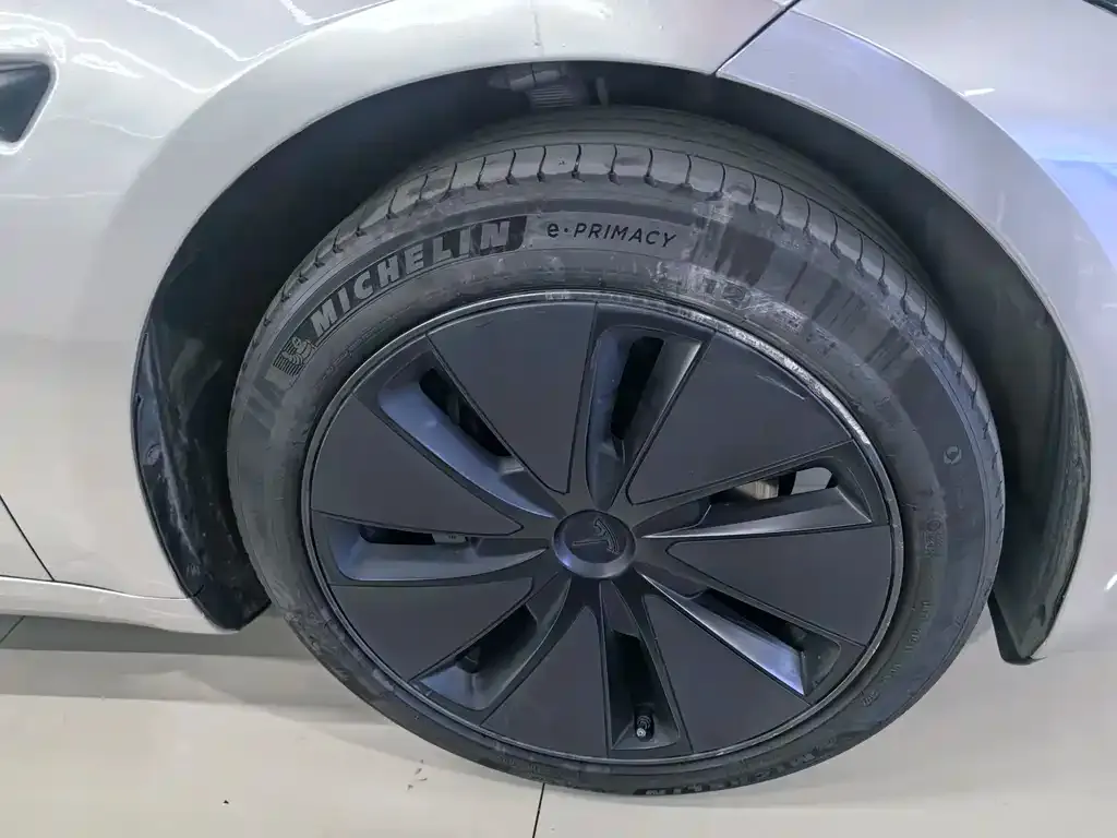 Tesla Model 3 — фото 5