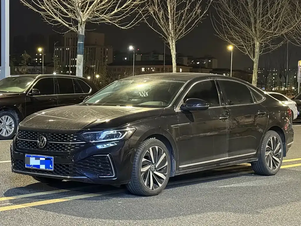 Volkswagen Passat — фото 1