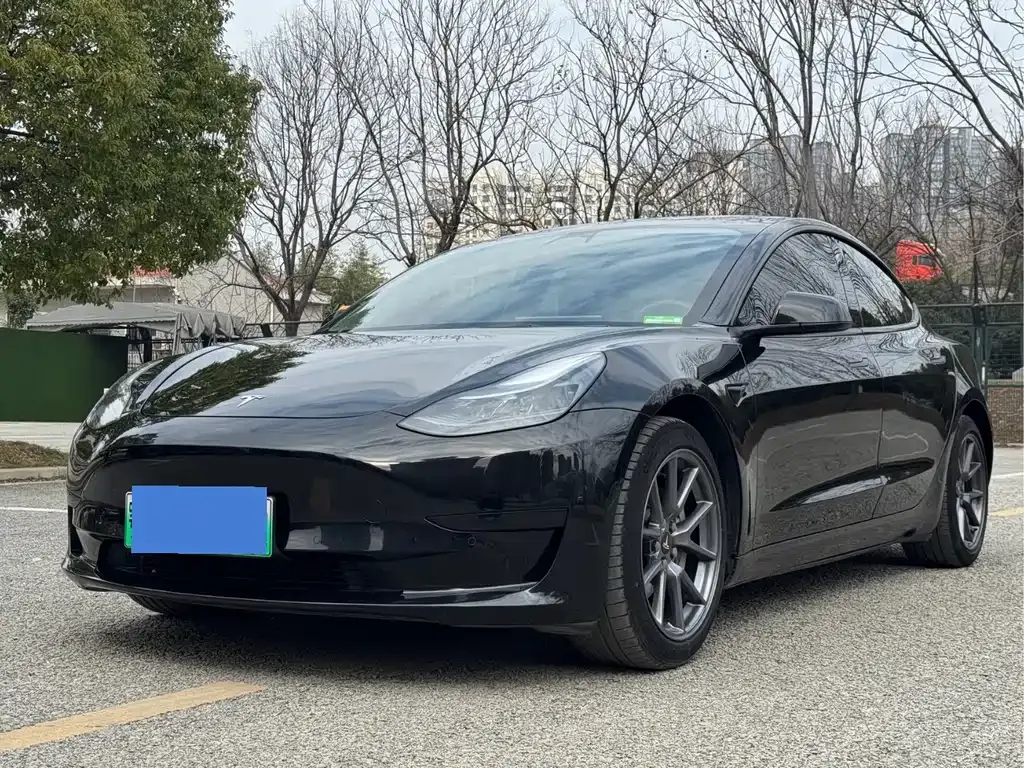 Tesla Model 3 — фото 1