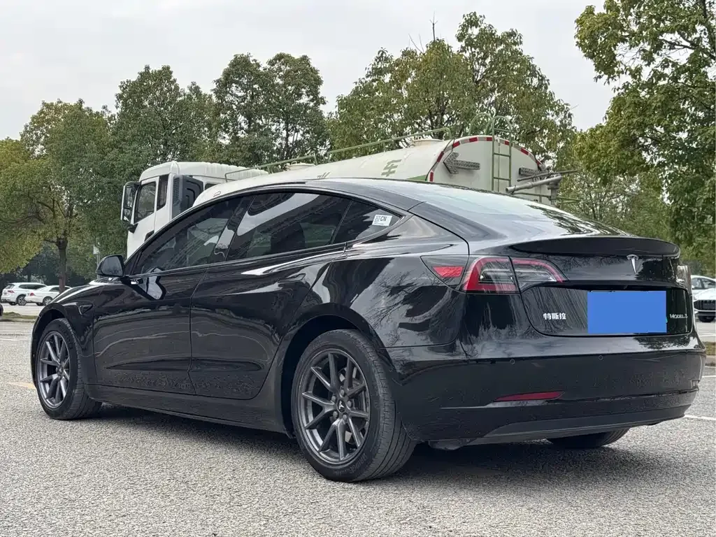 Tesla Model 3 — фото 8